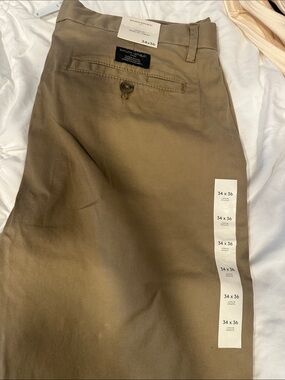 Banana Republic Men’s Chinos — Olive/Tan